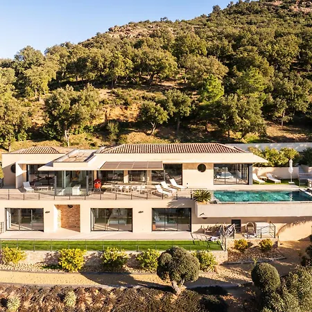 De Prestige Avec Piscine Et Vue 10 Personnes Villa
